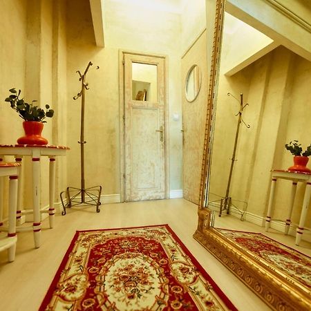 부쿠레슈티 Baroque Splendor: Breathtaking Views & Design 아파트 외부 사진
