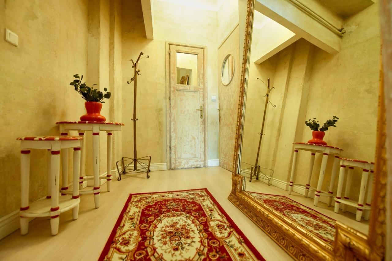 부쿠레슈티 Baroque Splendor: Breathtaking Views & Design 아파트 외부 사진